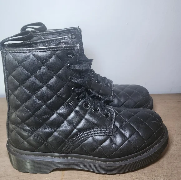 Dr. Martens AirWair CORALIE quilted leather boots black size 6 - Picture 2 of 12